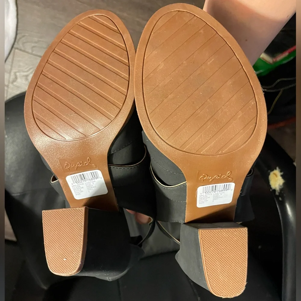 QUPID Black Strappy Sandals W 8 - Picture 9 of 10